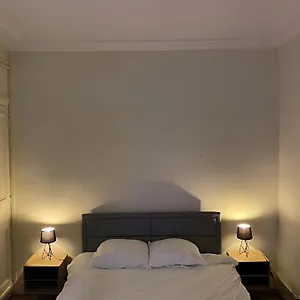 https://spacious-apartment-next-to-place-vendme.fr-paris.fr