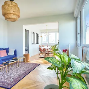 https://terrasse-vue-tour-eiffel.fr-paris.fr